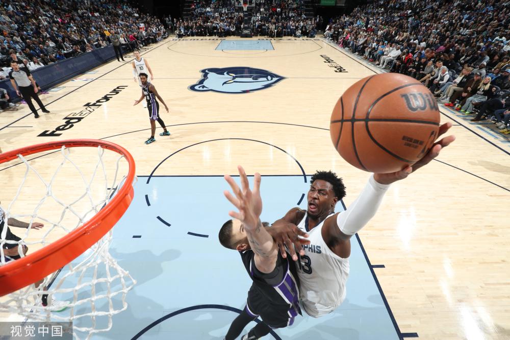 在许多与他 在许多与他